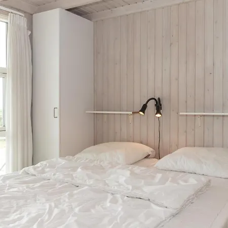 Awesome In With 3 Bedrooms, Sauna And Internet Holiday home *
