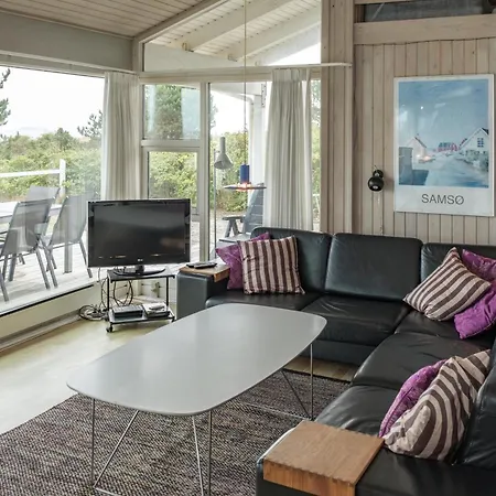 Awesome In With 3 Bedrooms, Sauna And Internet *