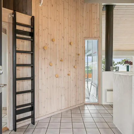 Awesome In With 3 Bedrooms, Sauna And Internet