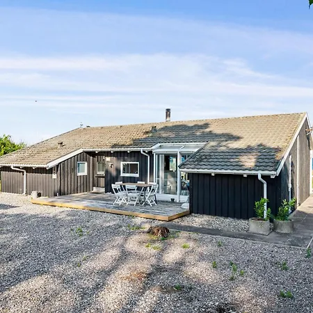 Holiday home Awesome In With 3 Bedrooms, Sauna And Internet Ebeltoft
