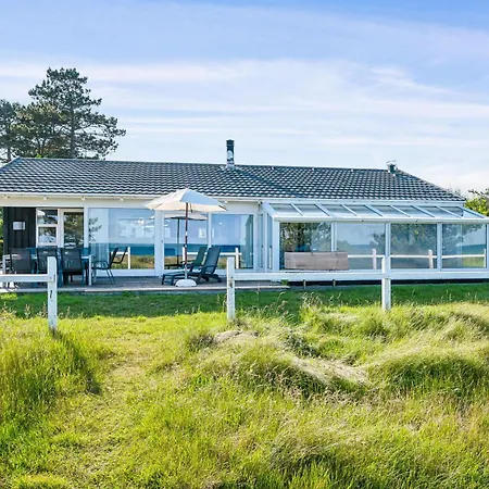 Awesome In With 3 Bedrooms, Sauna And Internet