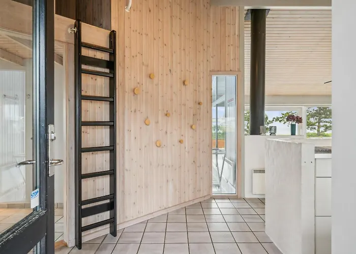 Awesome In With 3 Bedrooms, Sauna And Internet
